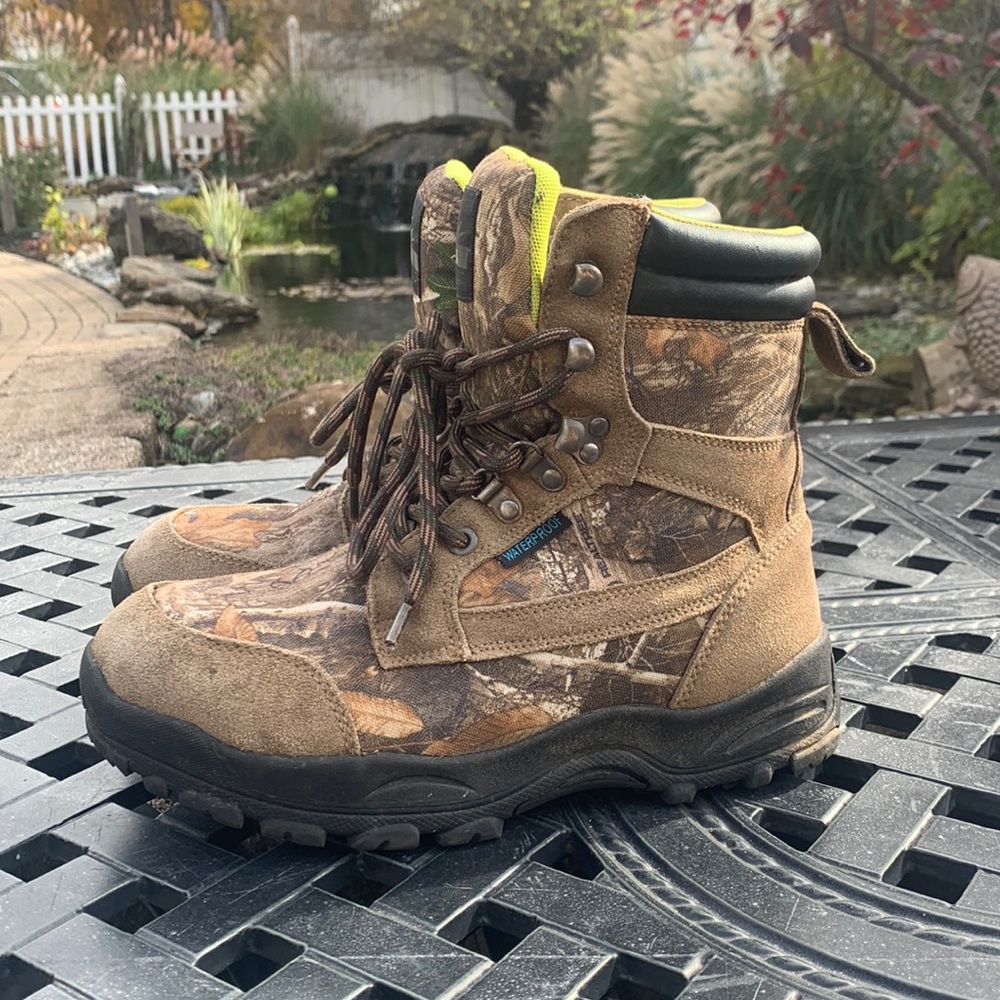 Itasca winter/hunting boot size 6 big kid (not toddler size)
